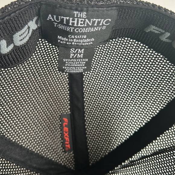 The Authentic T-Shirt Company The Original FlexFit black mesh trucker hat S/M - Picture 7 of 11